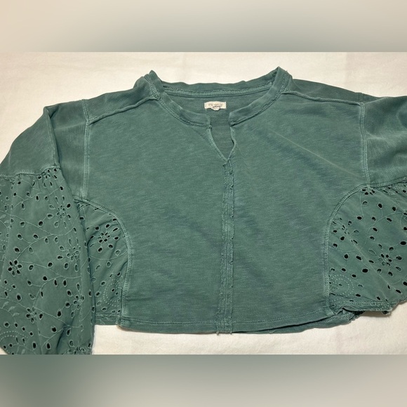 Anthropologie Pilcro Batwing Eyelet Top Medium Sage Green Cropped EUC - Picture 12 of 12
